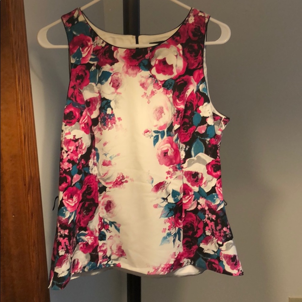 🖤🤍WHITE house | BLACK market sleeveless top